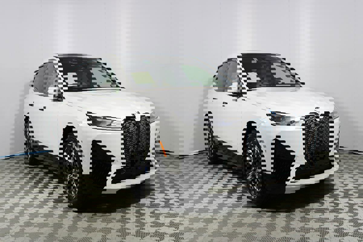 Used 2023 BMW iX xDrive50 w/ Sport Package image 29