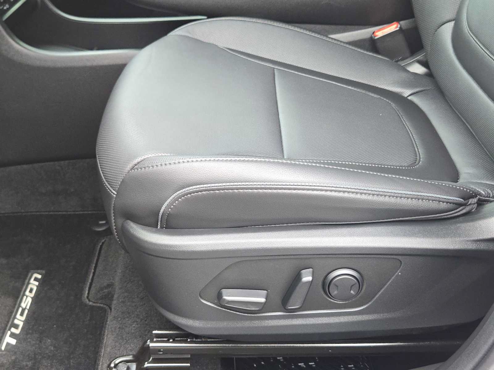 Certified 2025 Hyundai Tucson Limited FWD image 23