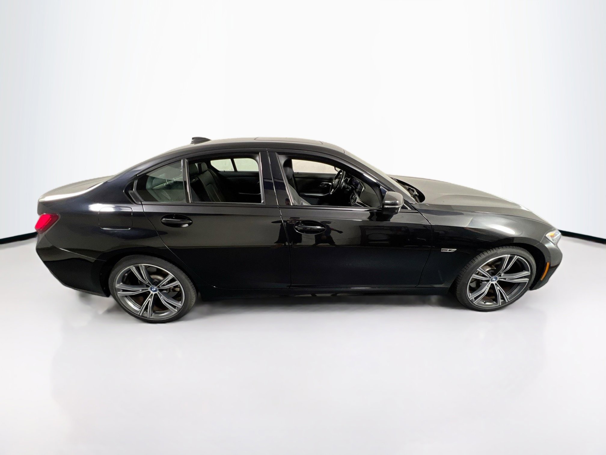 Used 2022 BMW 330e xDrive w/ Premium Package image 4