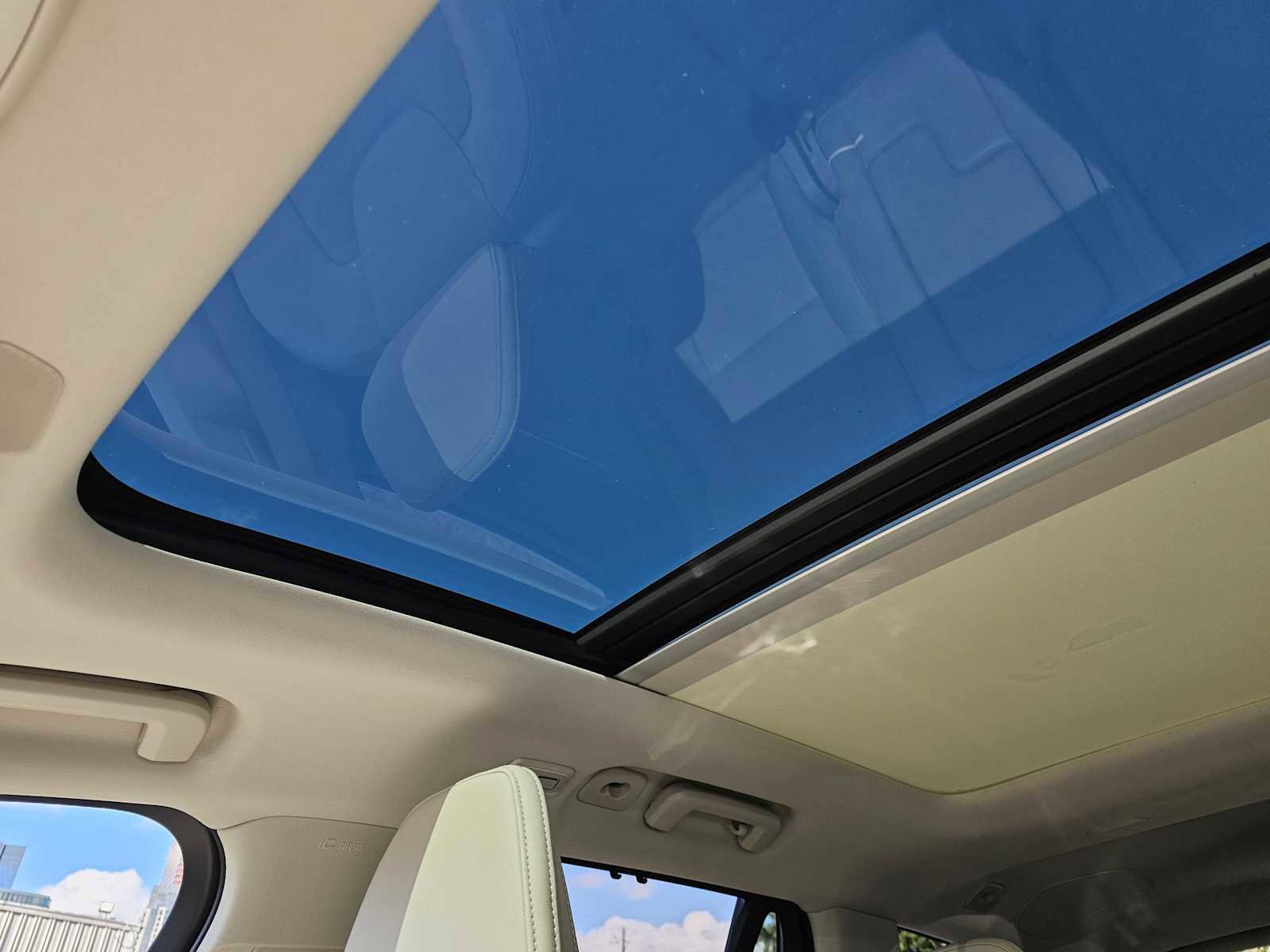 Certified 2023 Volvo XC90 B6 Ultimate w/ Protection Package Premier image 25