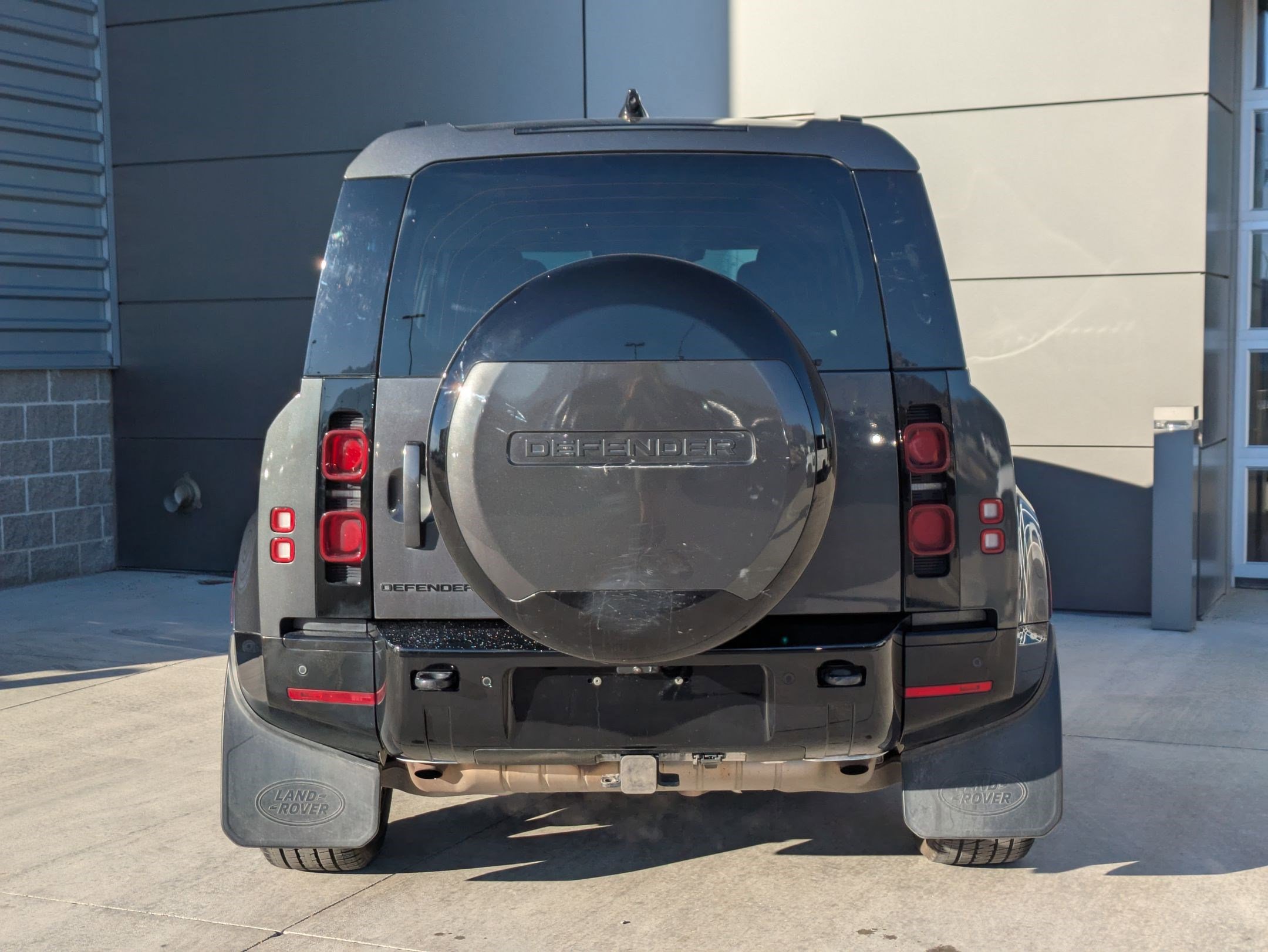 Used 2024 Land Rover Defender 110 X-Dynamic SE image 9