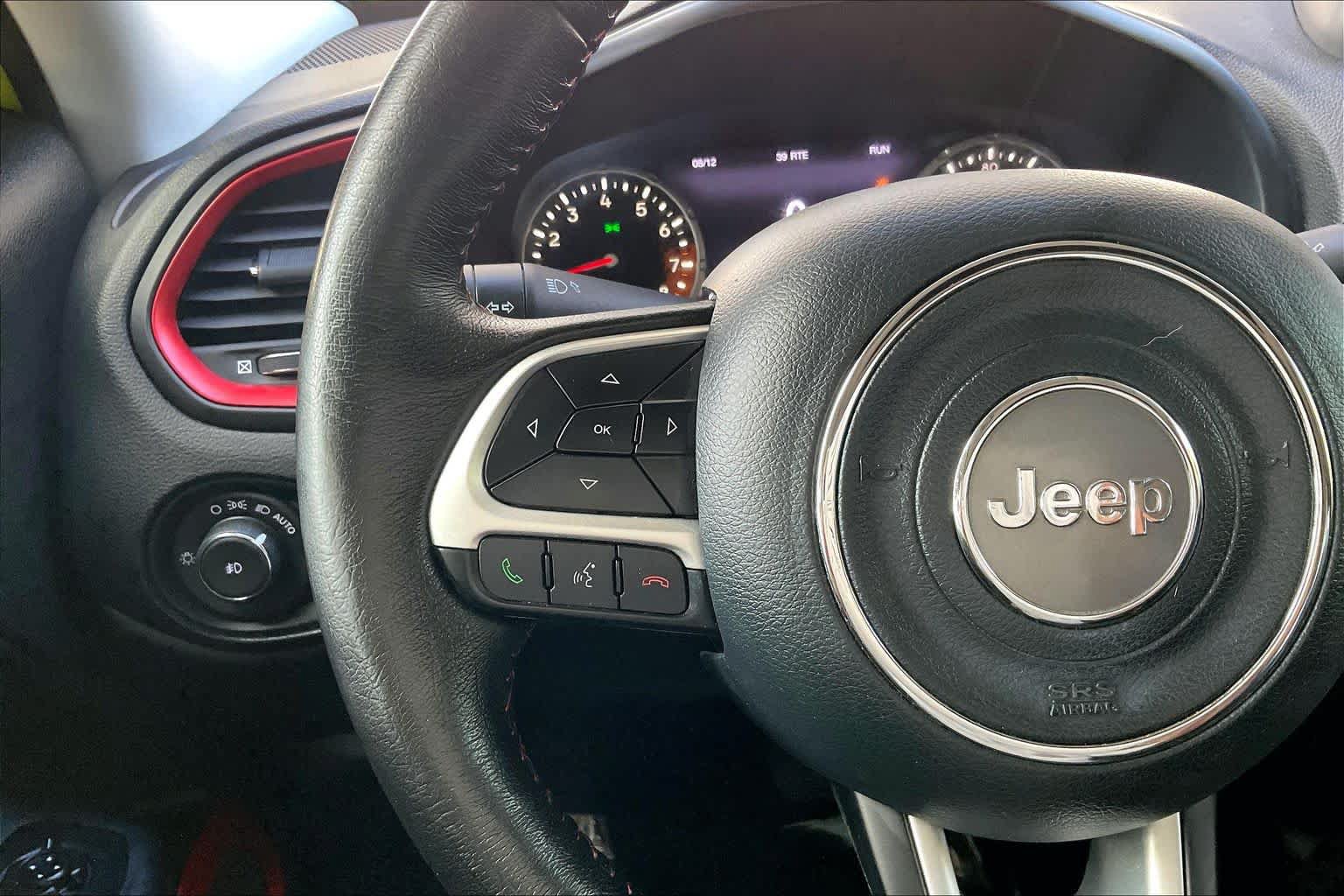 Used 2017 Jeep Renegade Trailhawk w/ Premium Trailhawk Package AWD/4WD image 24