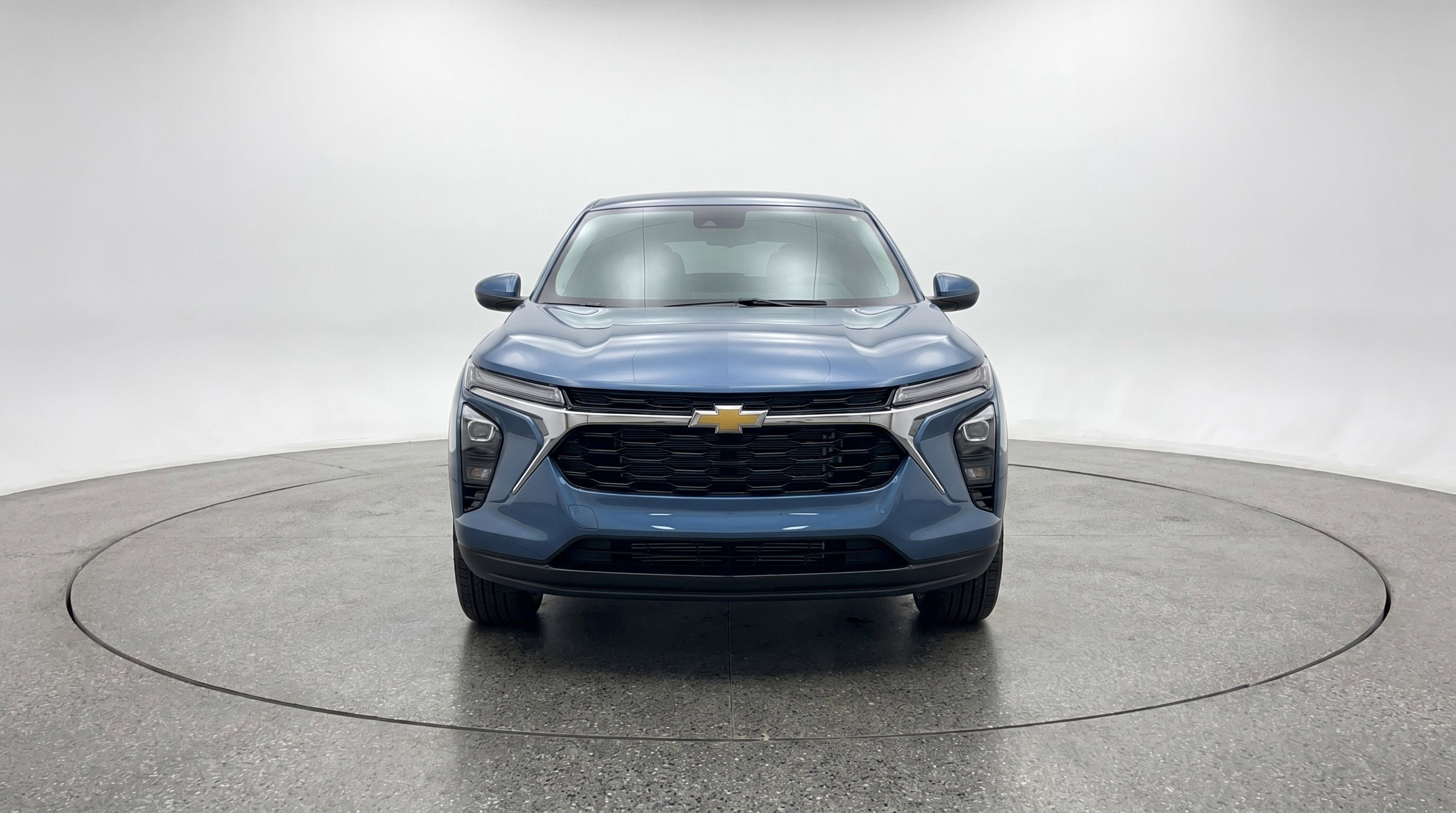 Used 2025 Chevrolet Trax LT FWD image 2