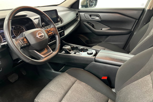 Used 2025 Nissan Rogue SV image 15