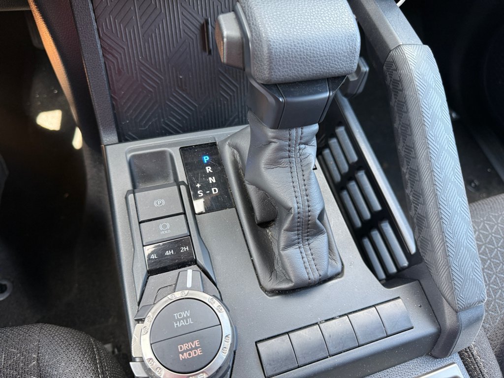 Used 2025 Toyota 4Runner SR5 AWD/4WD image 30