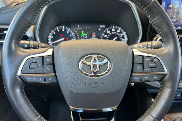 Certified 2021 Toyota Highlander Limited AWD/4WD image 28