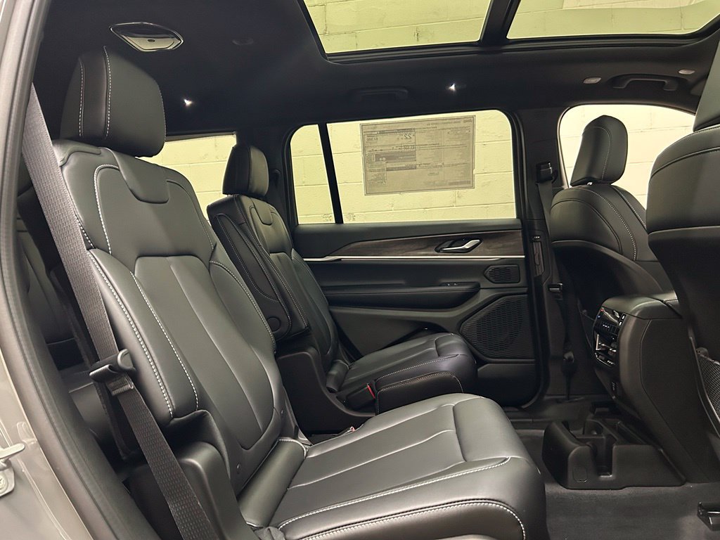 New 2027 Jeep Grand Cherokee L Limited AWD/4WD image 13