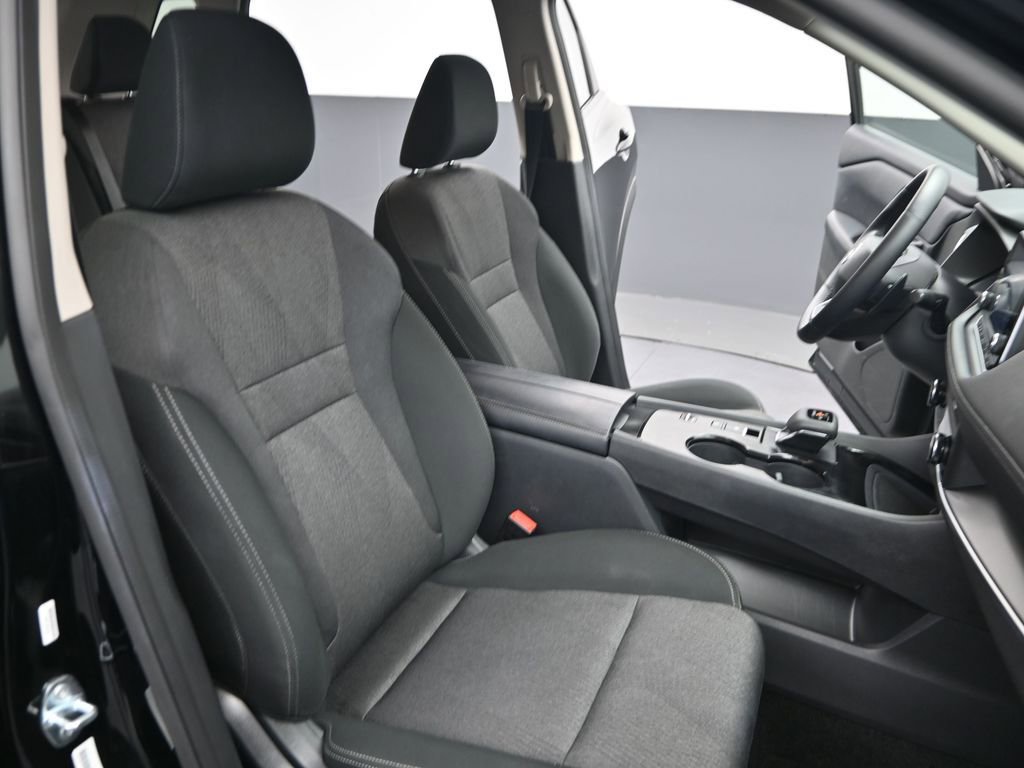 Used 2025 Nissan Rogue SV image 26