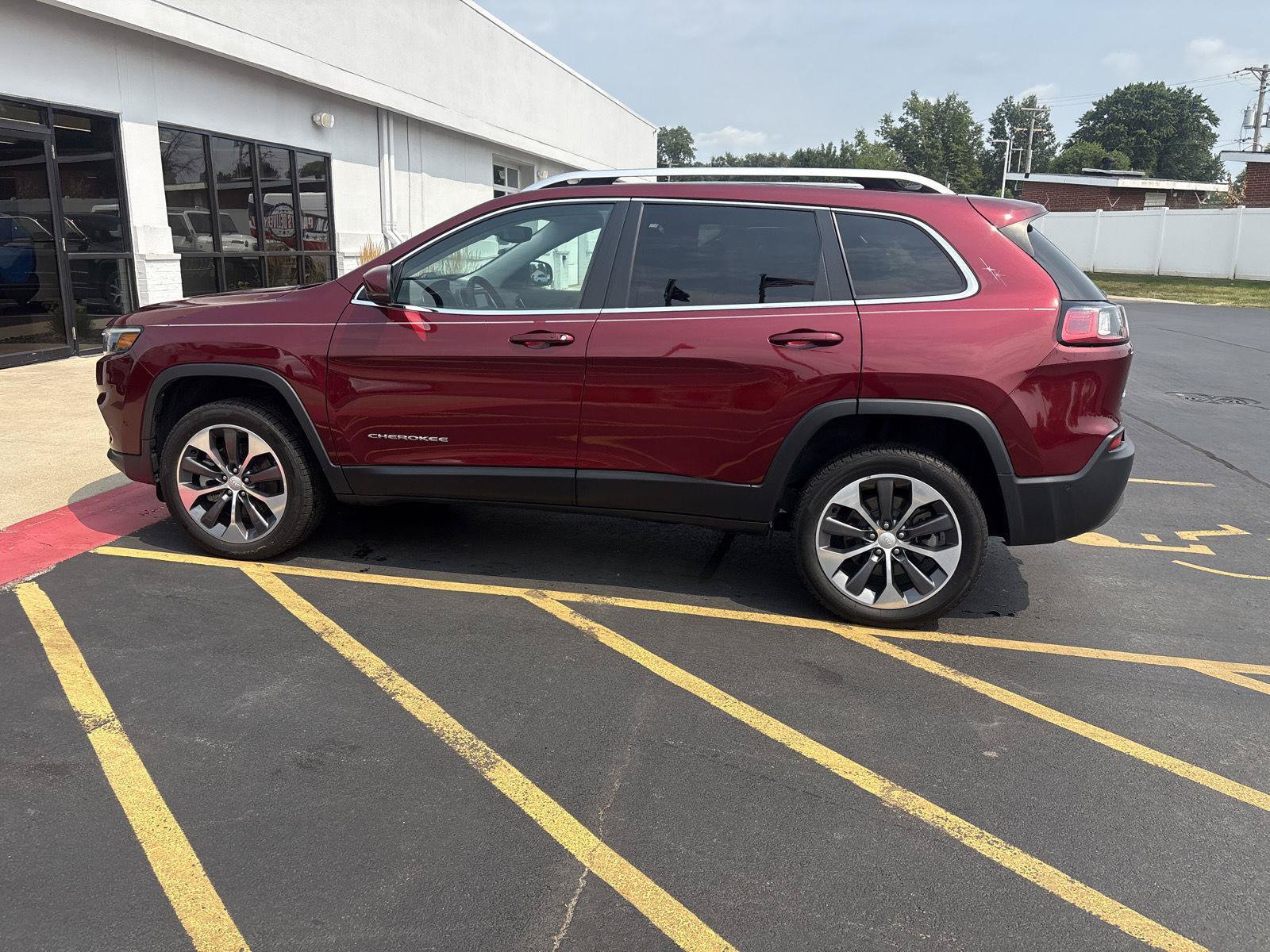 Used 2021 Jeep Cherokee Limited w/ Elite Package AWD/4WD image 8