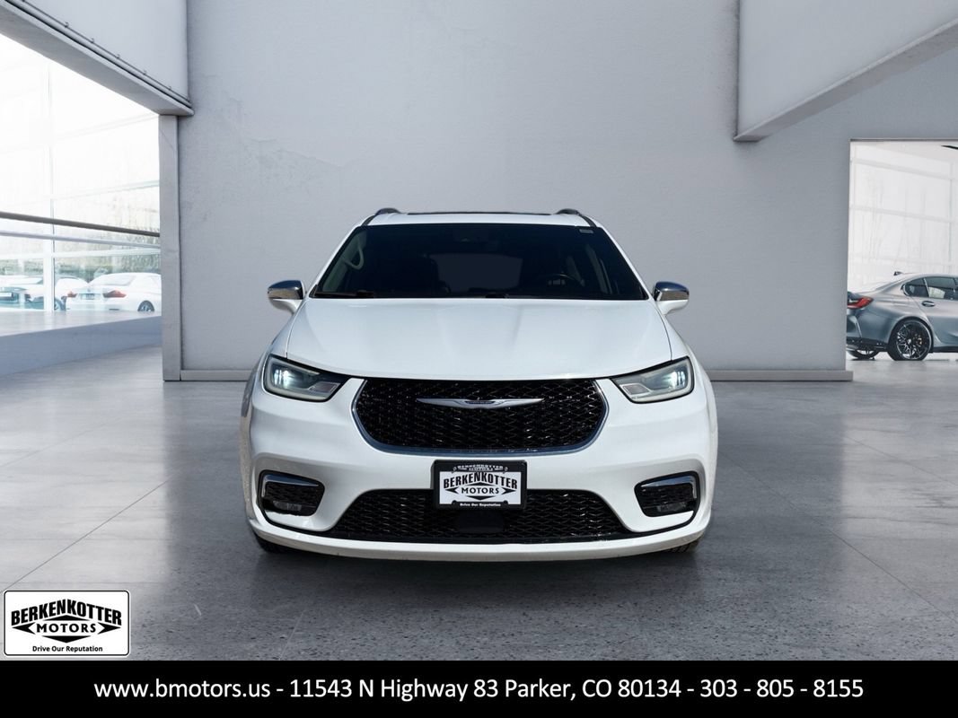 Used 2021 Chrysler Pacifica Limited AWD/4WD image 8