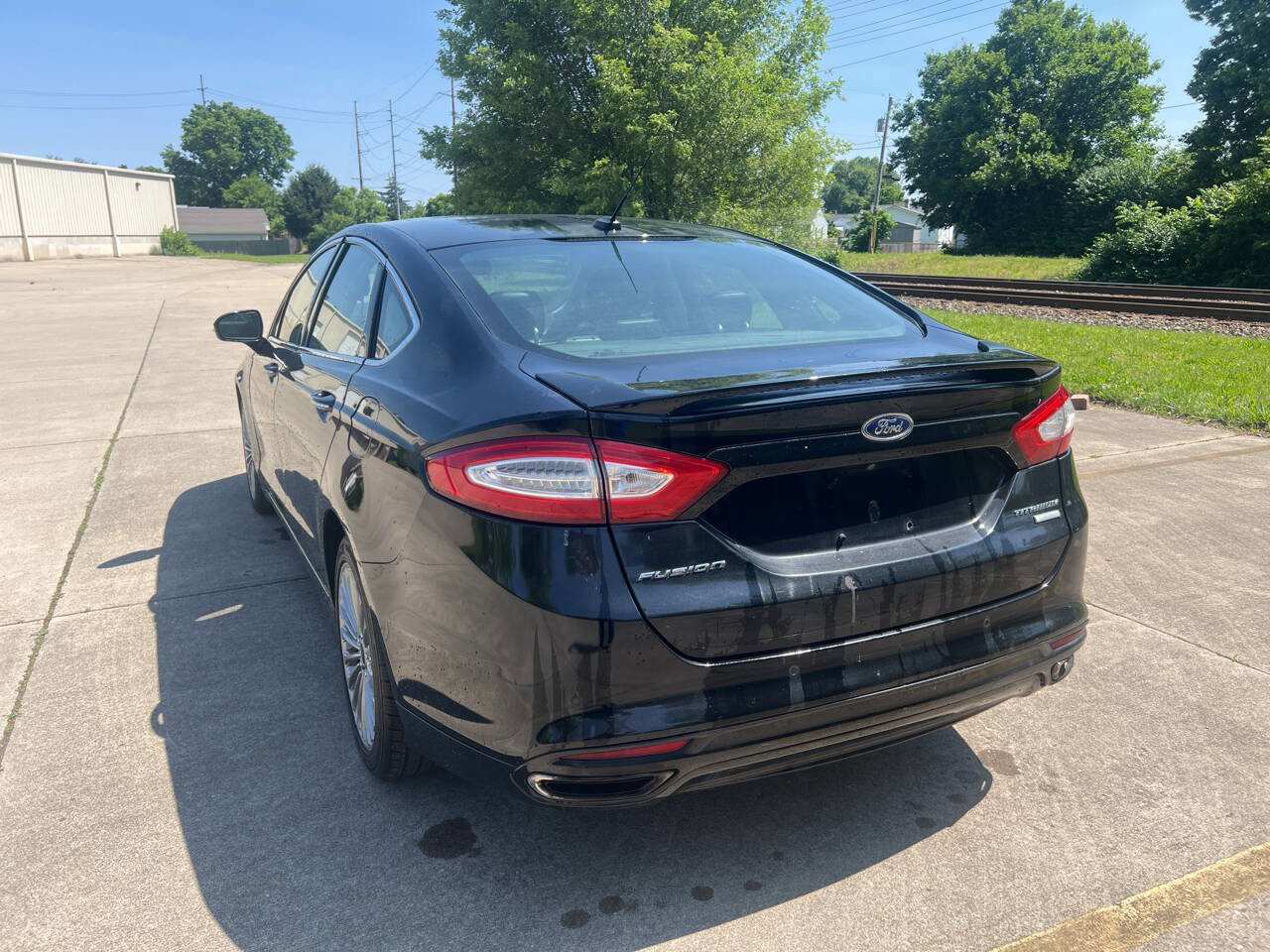 Used 2016 Ford Fusion Titanium image 2