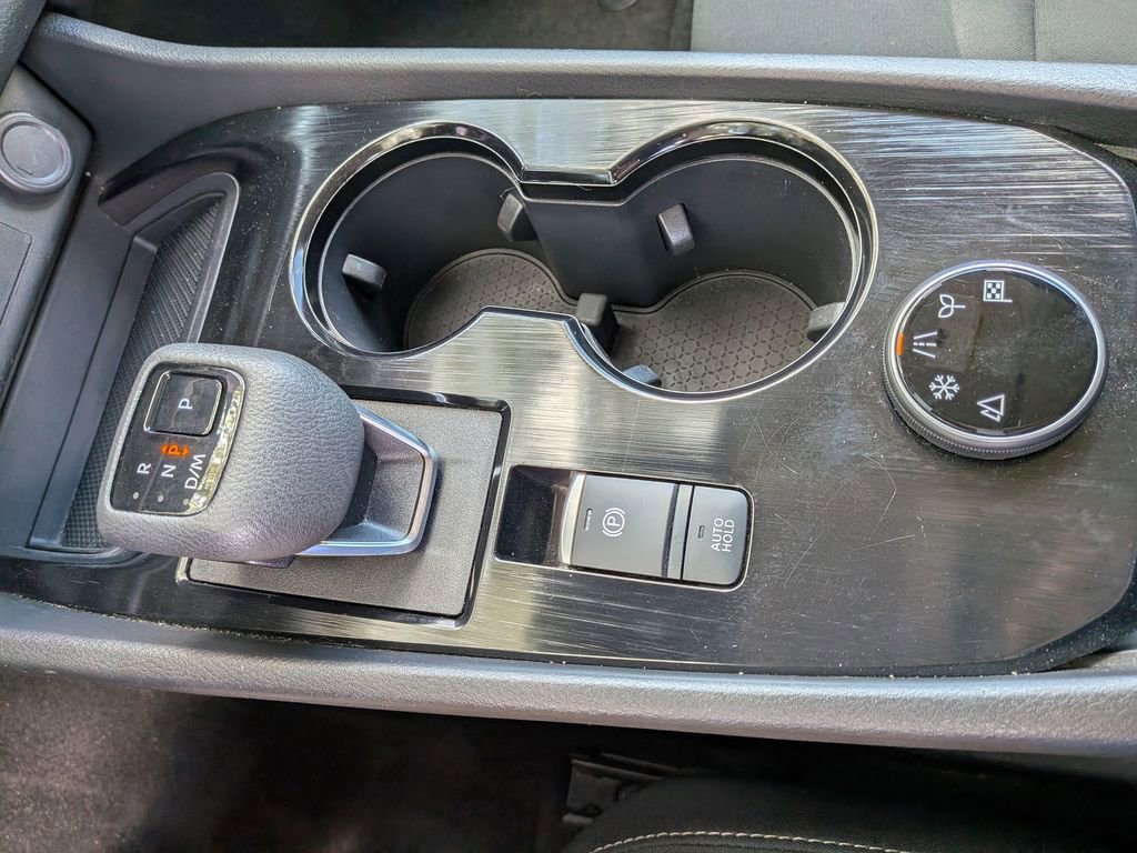 Used 2024 Nissan Rogue S AWD/4WD image 20