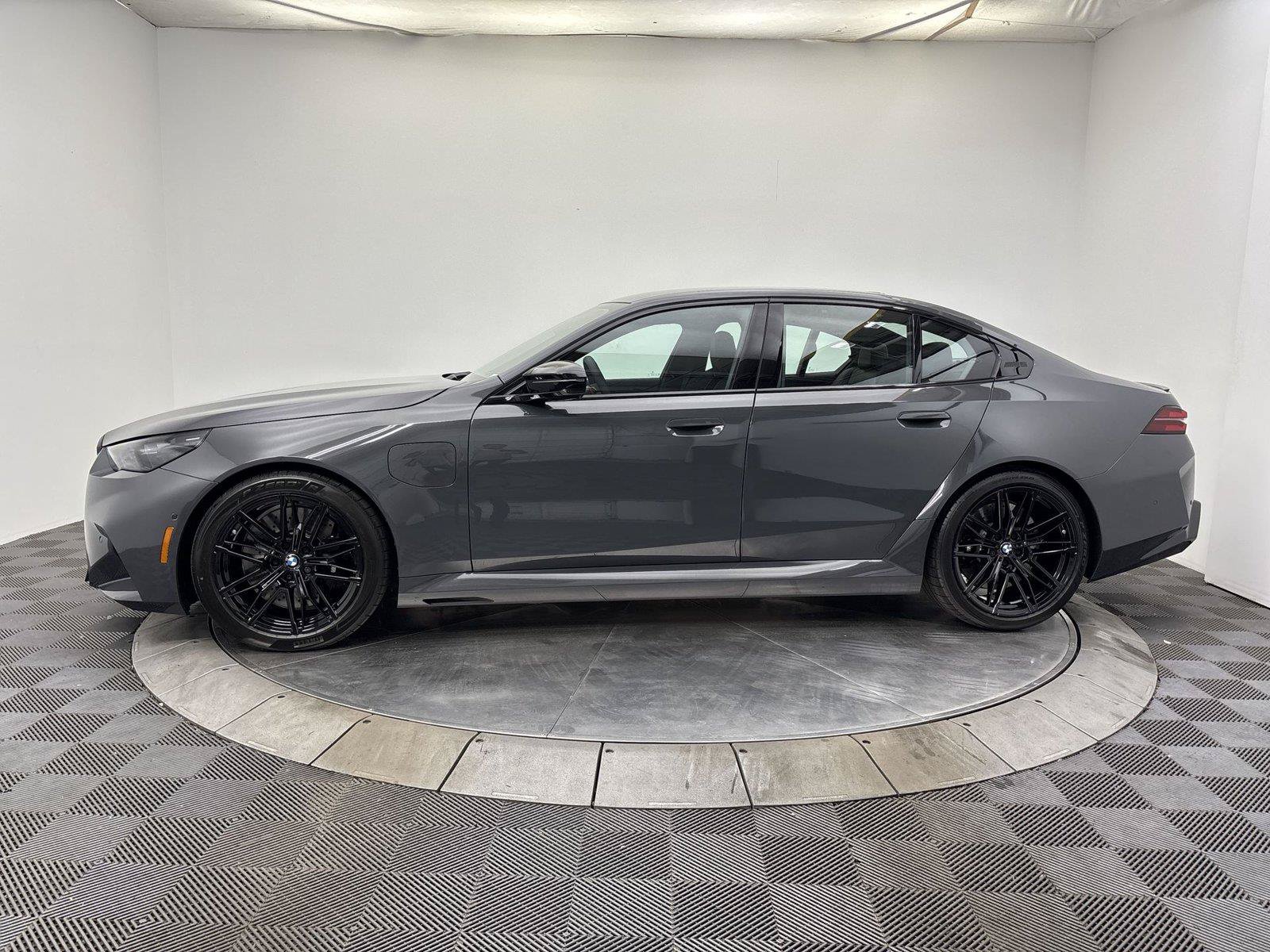 New 2027 BMW M5 w/ Executive Package AWD/4WD image 15