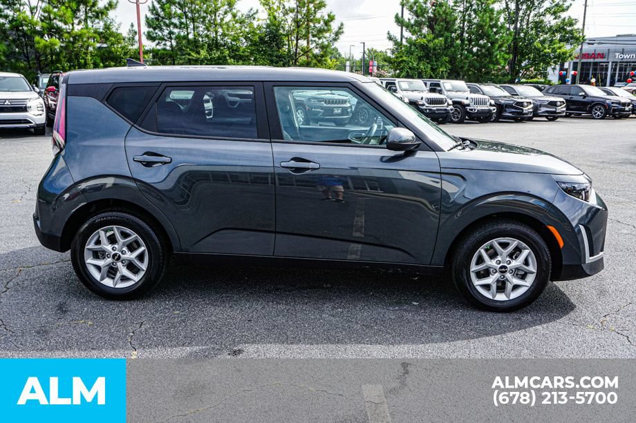 Used 2025 Kia Soul LX w/ LX Technology Package FWD image 8