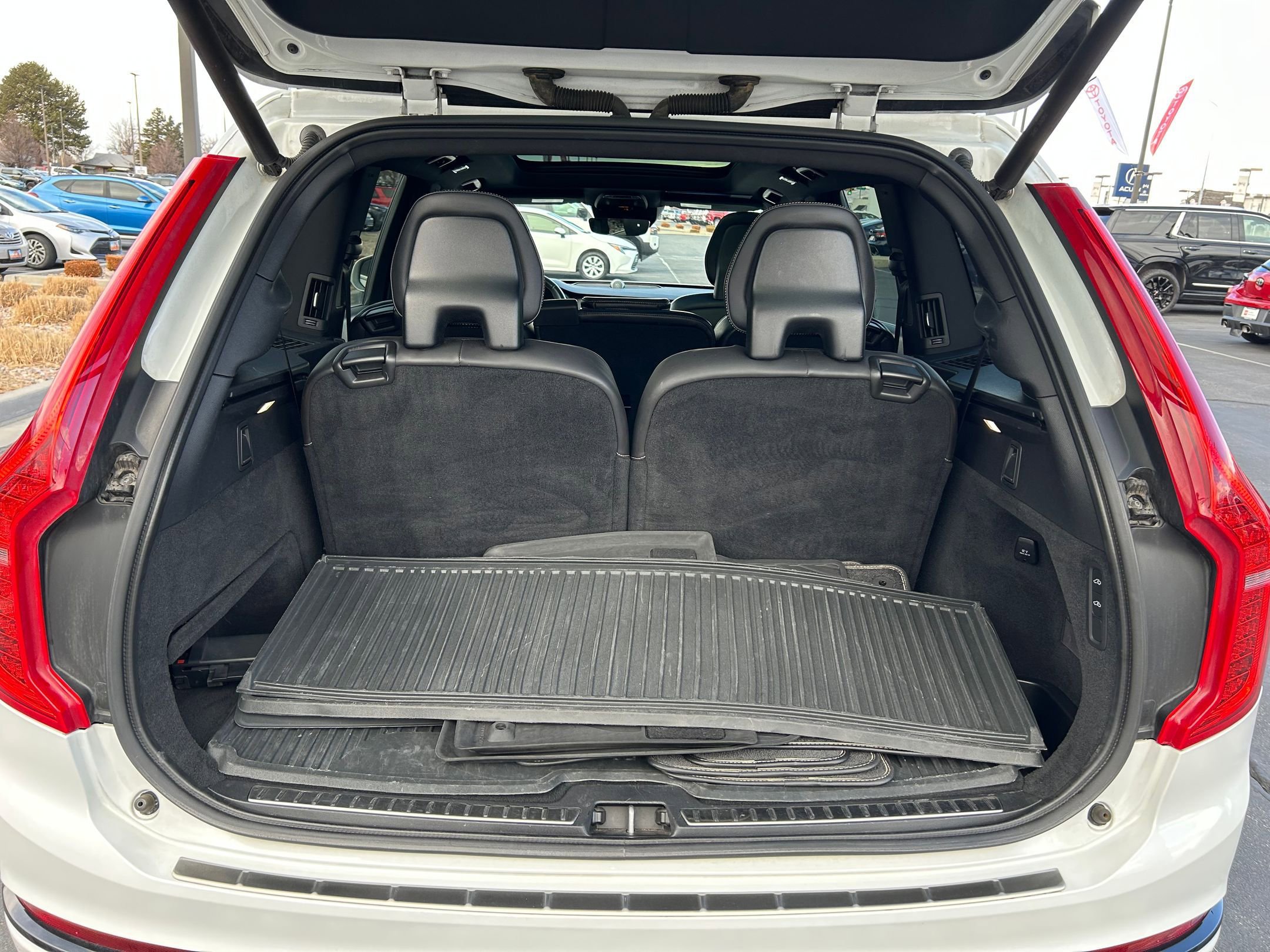 Used 2016 Volvo XC90 T6 R-Design w/ Protection Package Plus image 26