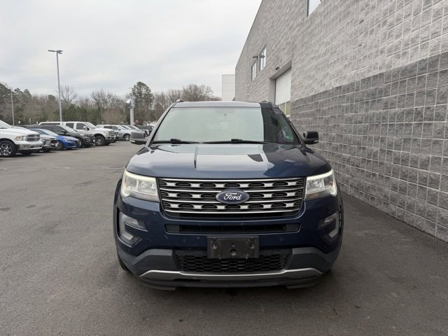 Used 2017 Ford Explorer XLT w/ Equipment Group 202A image 2
