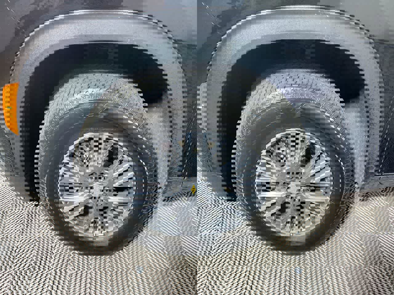 Used 2025 Chevrolet Traverse LT image 10