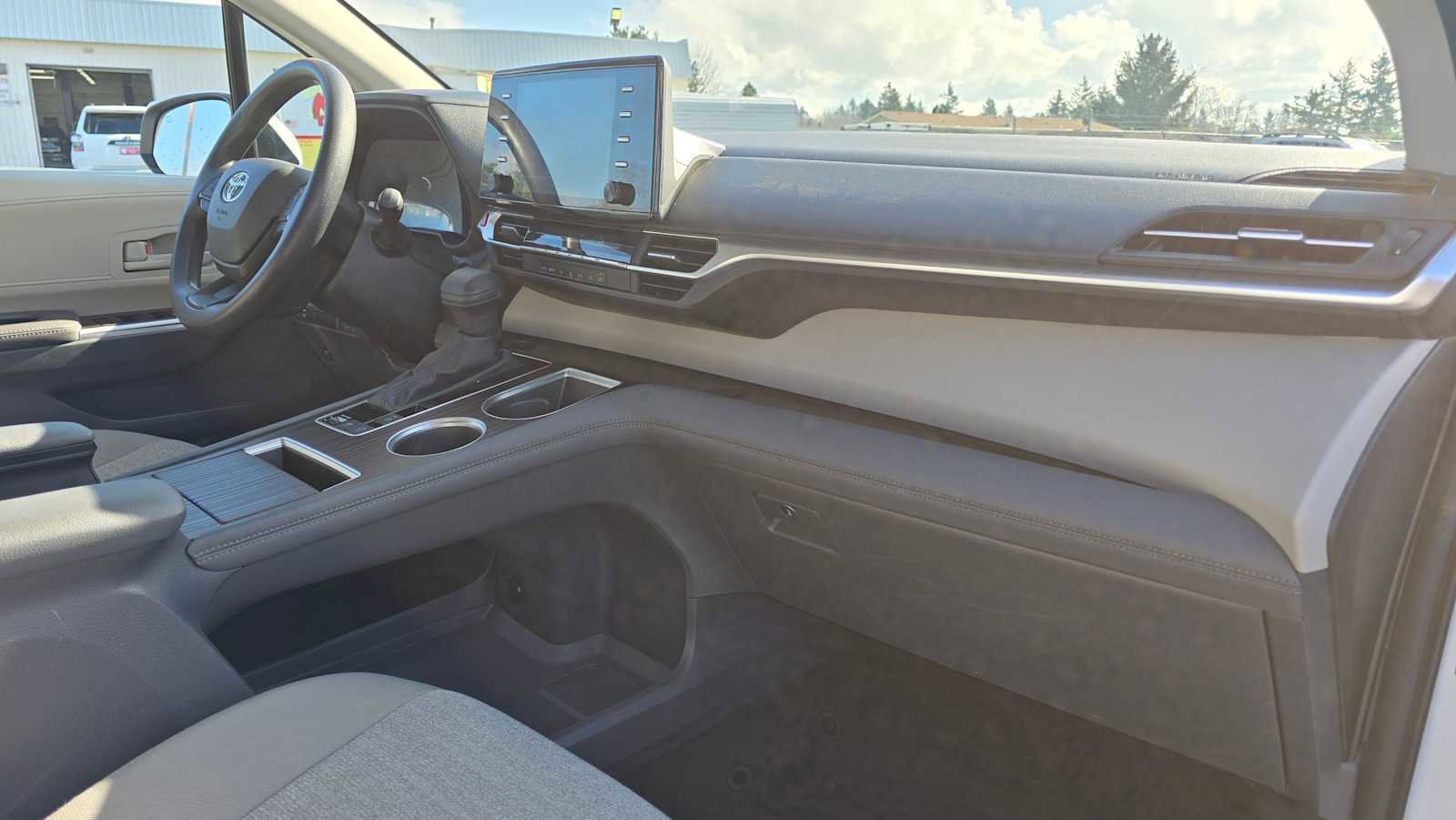 Used 2024 Toyota Sienna LE image 14