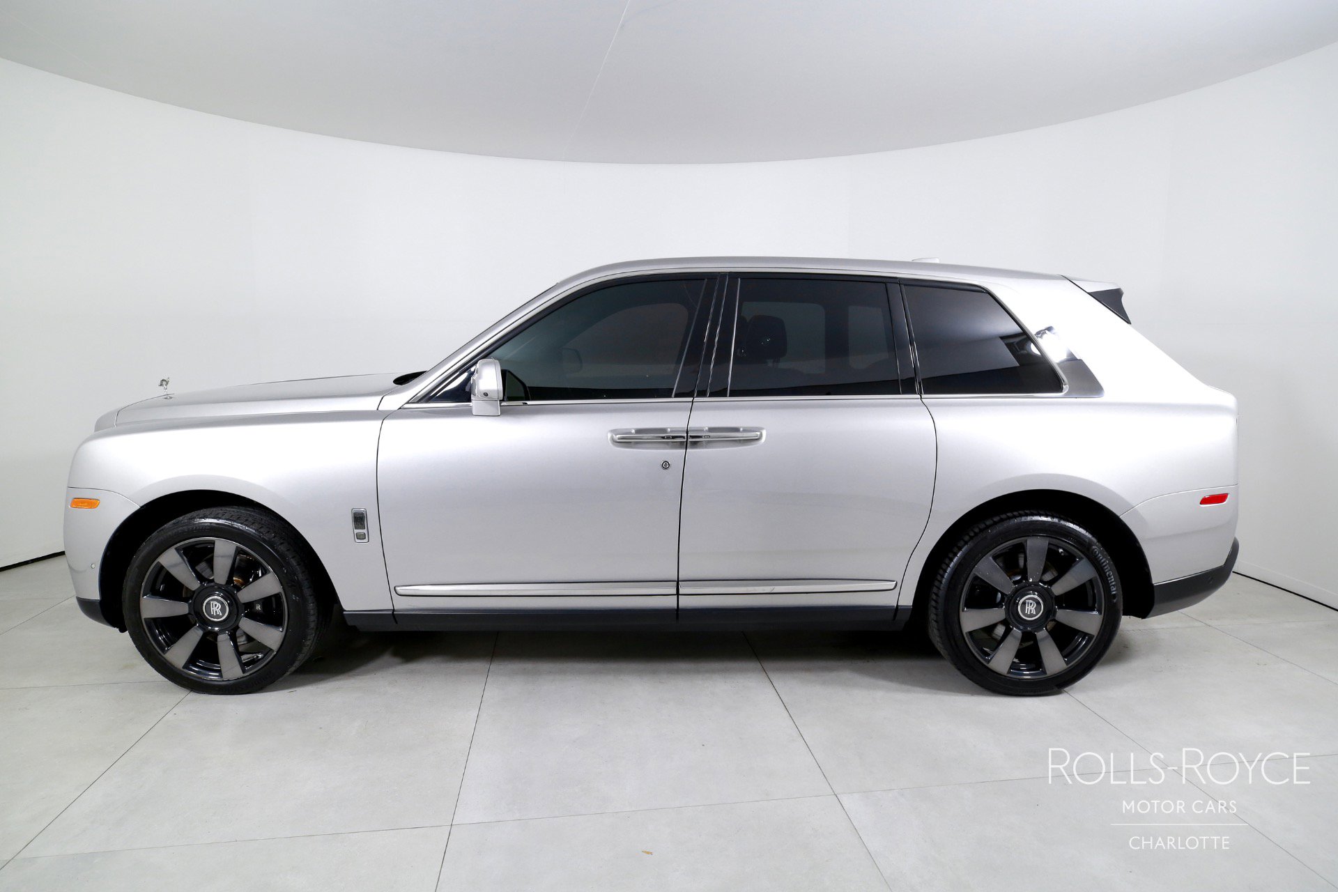 Used 2021 Rolls-Royce Cullinan image 3