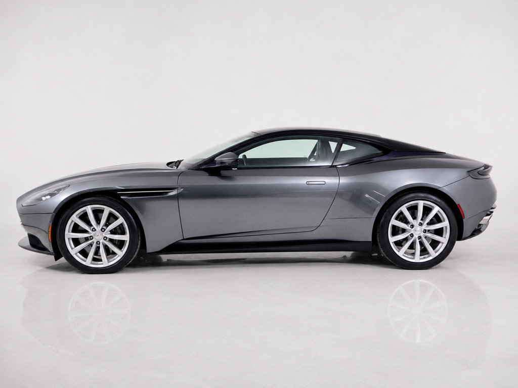 Used 2018 Aston Martin DB11 Coupe RWD image 2