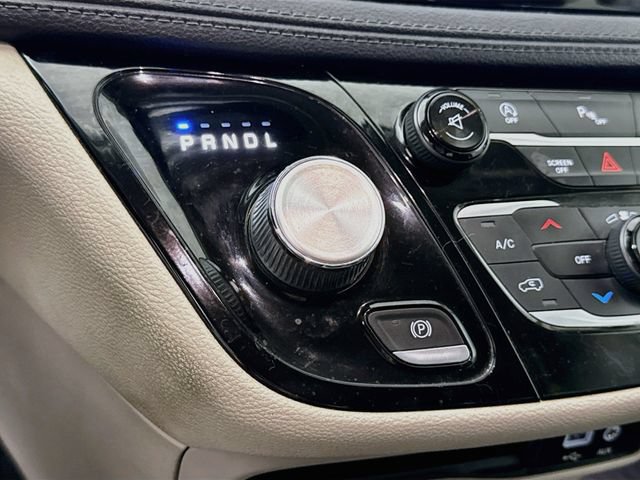 Used 2017 Chrysler Pacifica Limited FWD image 17