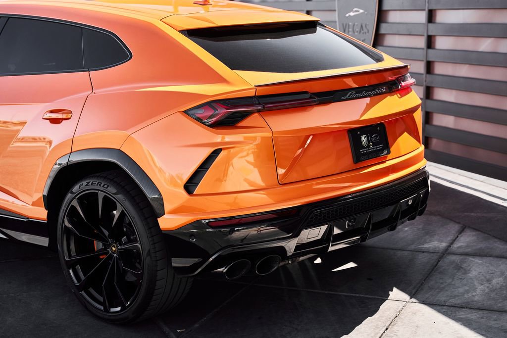 Used 2022 Lamborghini Urus AWD/4WD image 11
