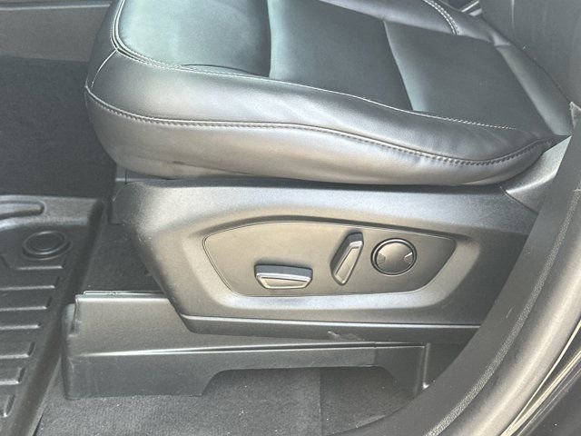 Used 2022 Ford Explorer XLT w/ Equipment Group 202A RWD image 11