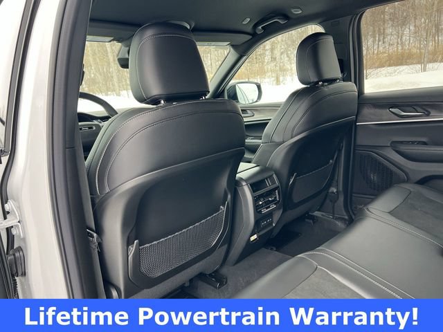 Used 2026 Jeep Grand Cherokee Altitude AWD/4WD image 16