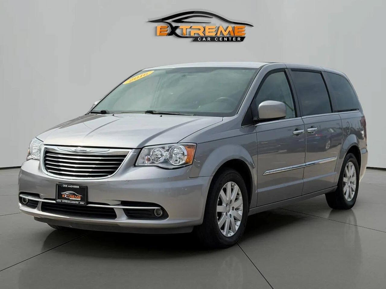 Used 2016 Chrysler Town & Country Touring w/ Driver Convenience Group FWD image 1