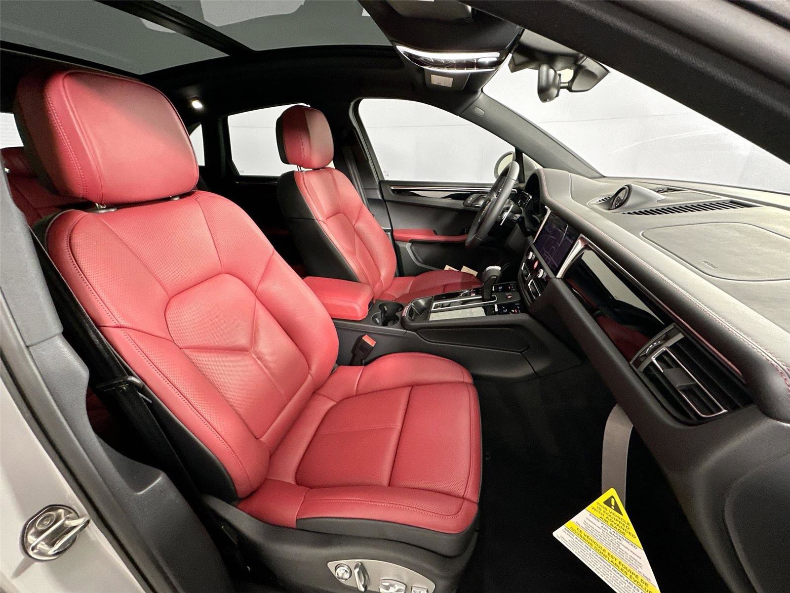 Certified 2026 Porsche Macan Turbo AWD/4WD image 28