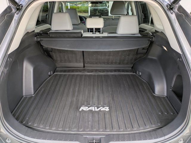 Used 2022 Toyota RAV4 XLE Premium image 19
