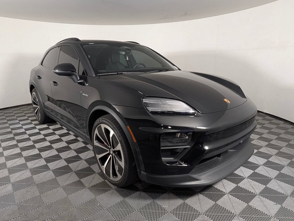 Certified 2025 Porsche Macan 4S Electric AWD/4WD image 9