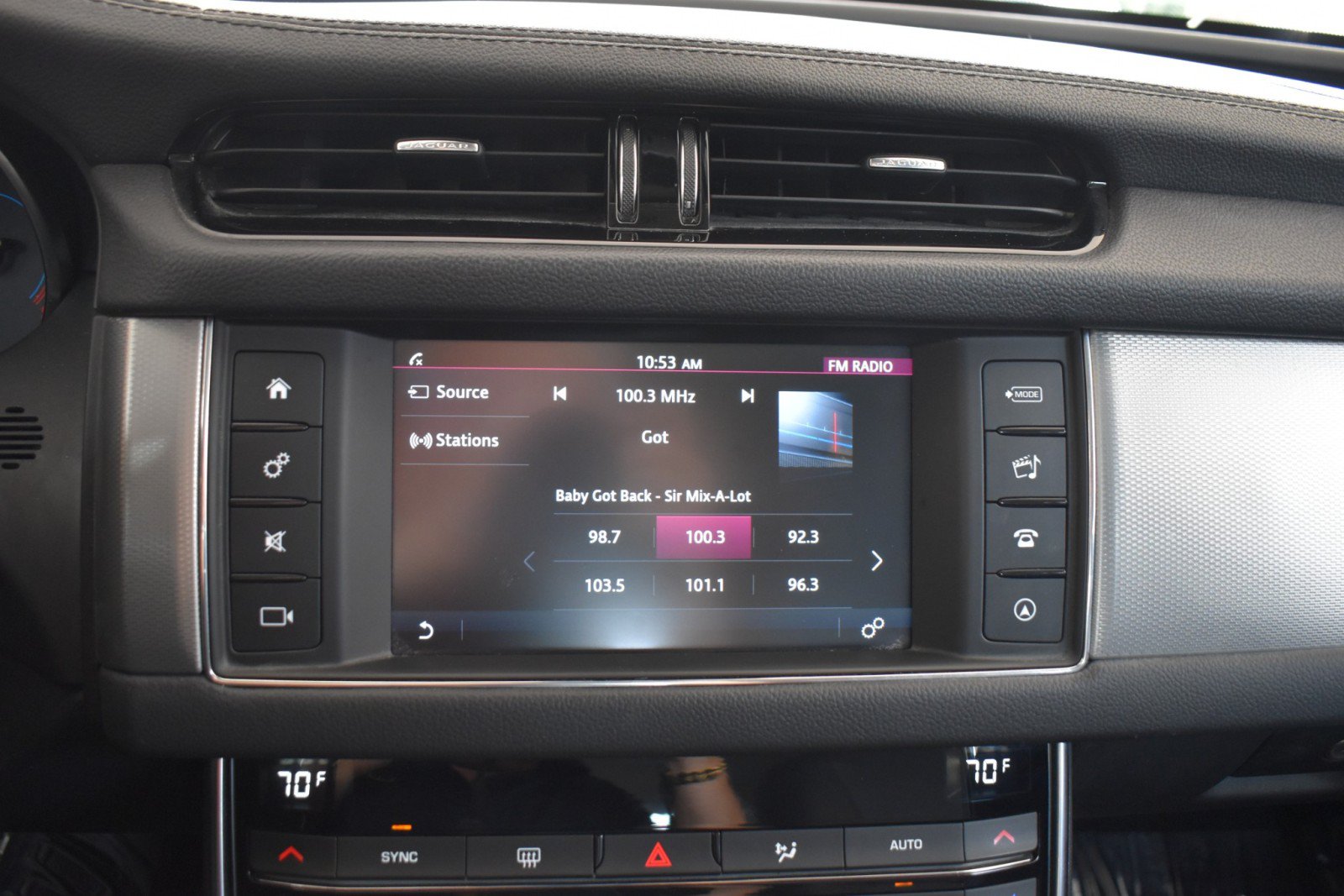 Used 2018 Jaguar XF AWD image 19