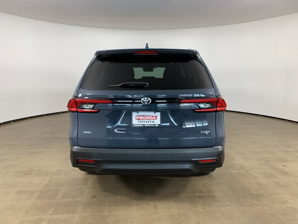 Used 2025 Toyota Grand Highlander AWD image 10