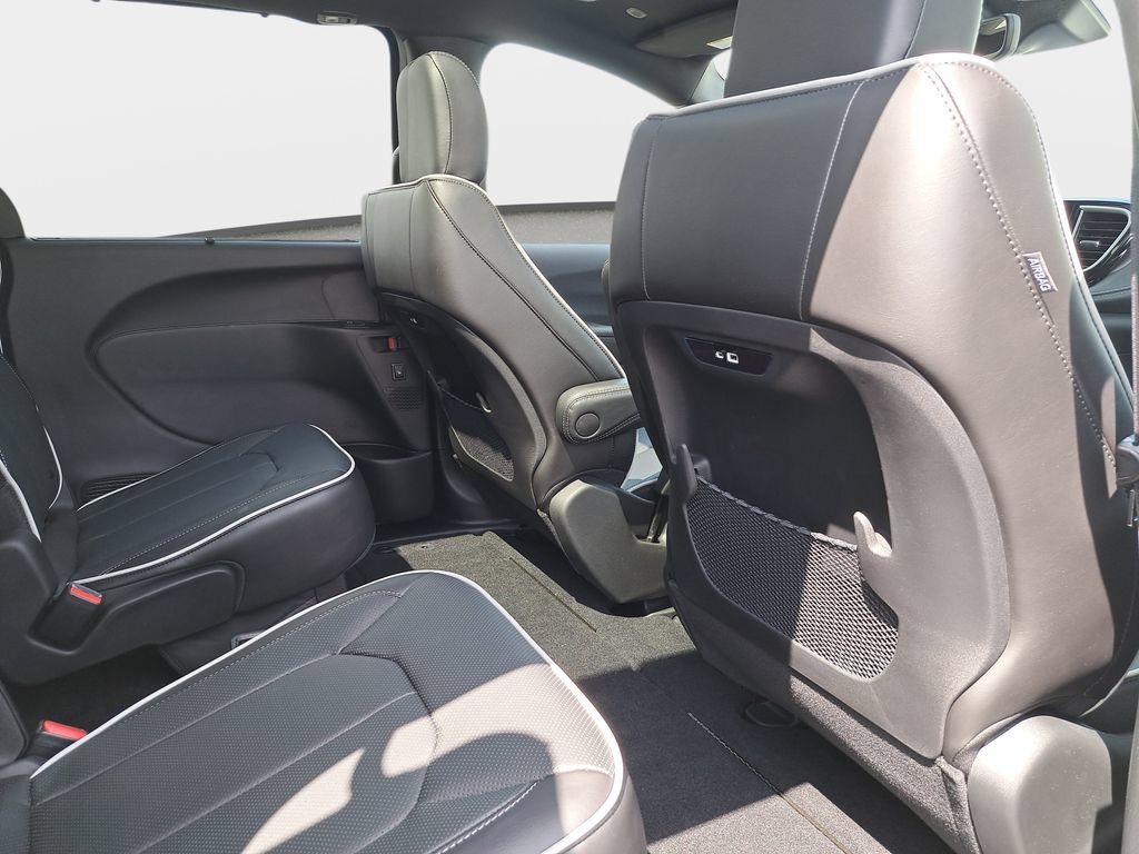 New 2027 Chrysler Pacifica Limited AWD/4WD image 11
