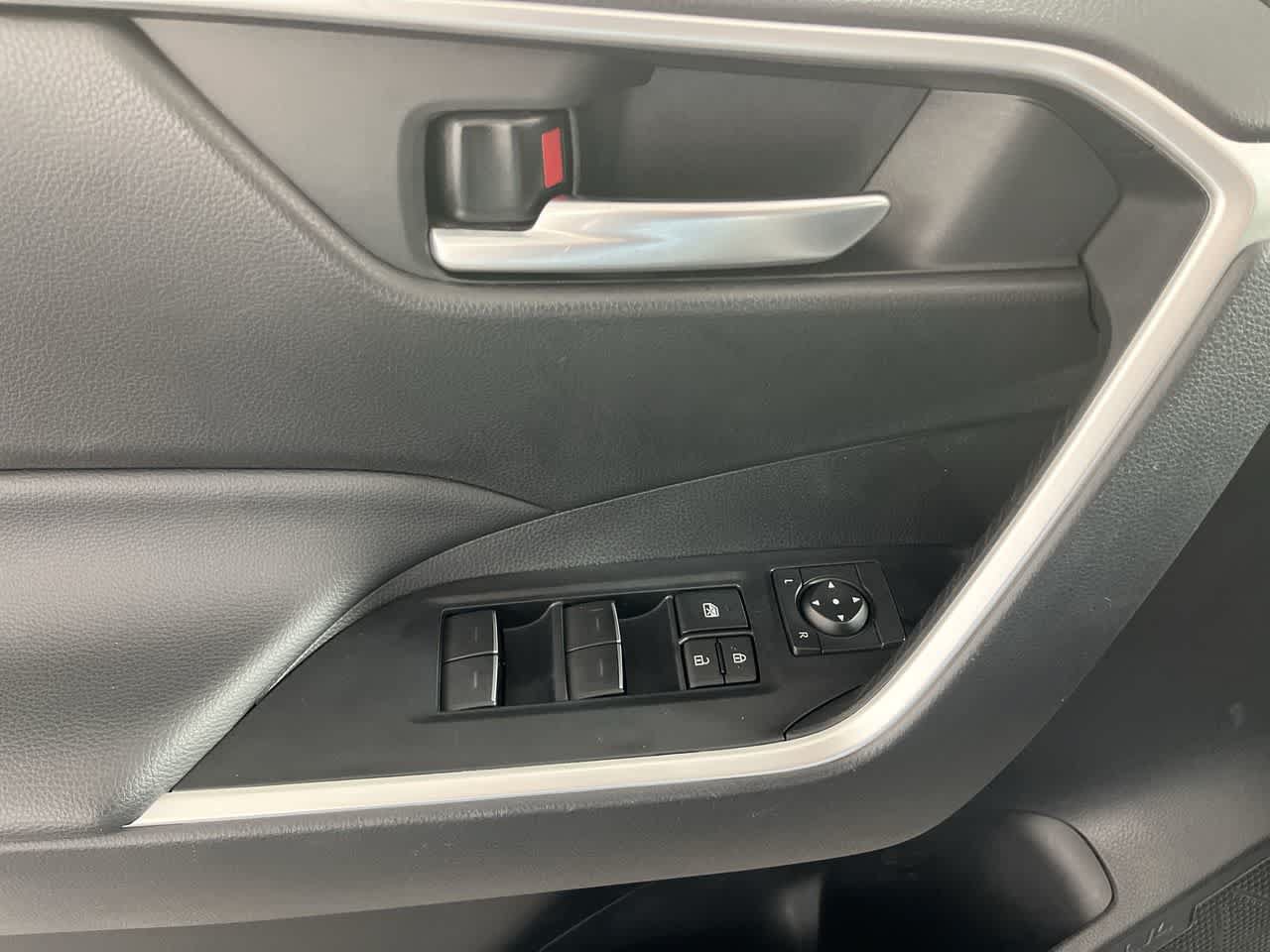 Used 2025 Toyota RAV4 XLE FWD image 13