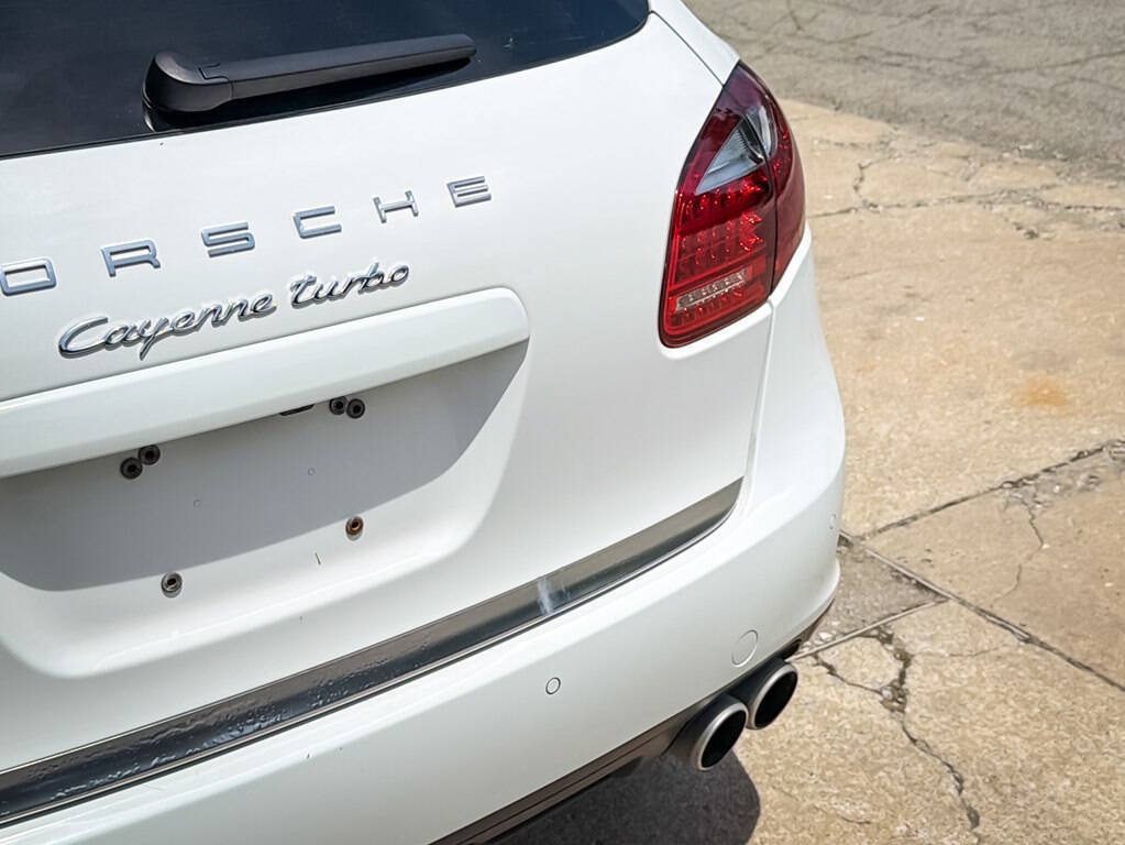 Used 2013 Porsche Cayenne Turbo w/ Premium Pkg Plus AWD/4WD image 15