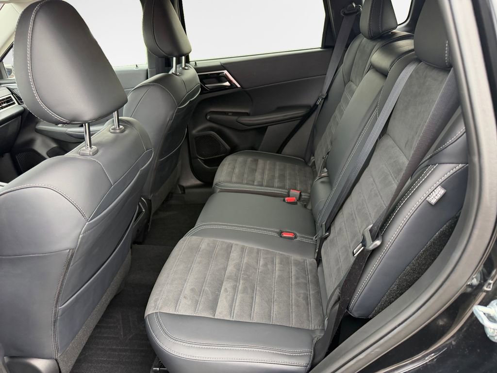 Used 2024 Mitsubishi Outlander SE AWD/4WD image 24