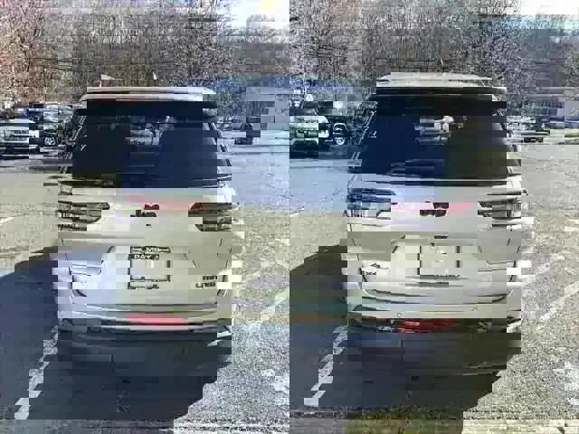 New 2025 Jeep Grand Cherokee L Limited w/ Black Appearance Package image 6