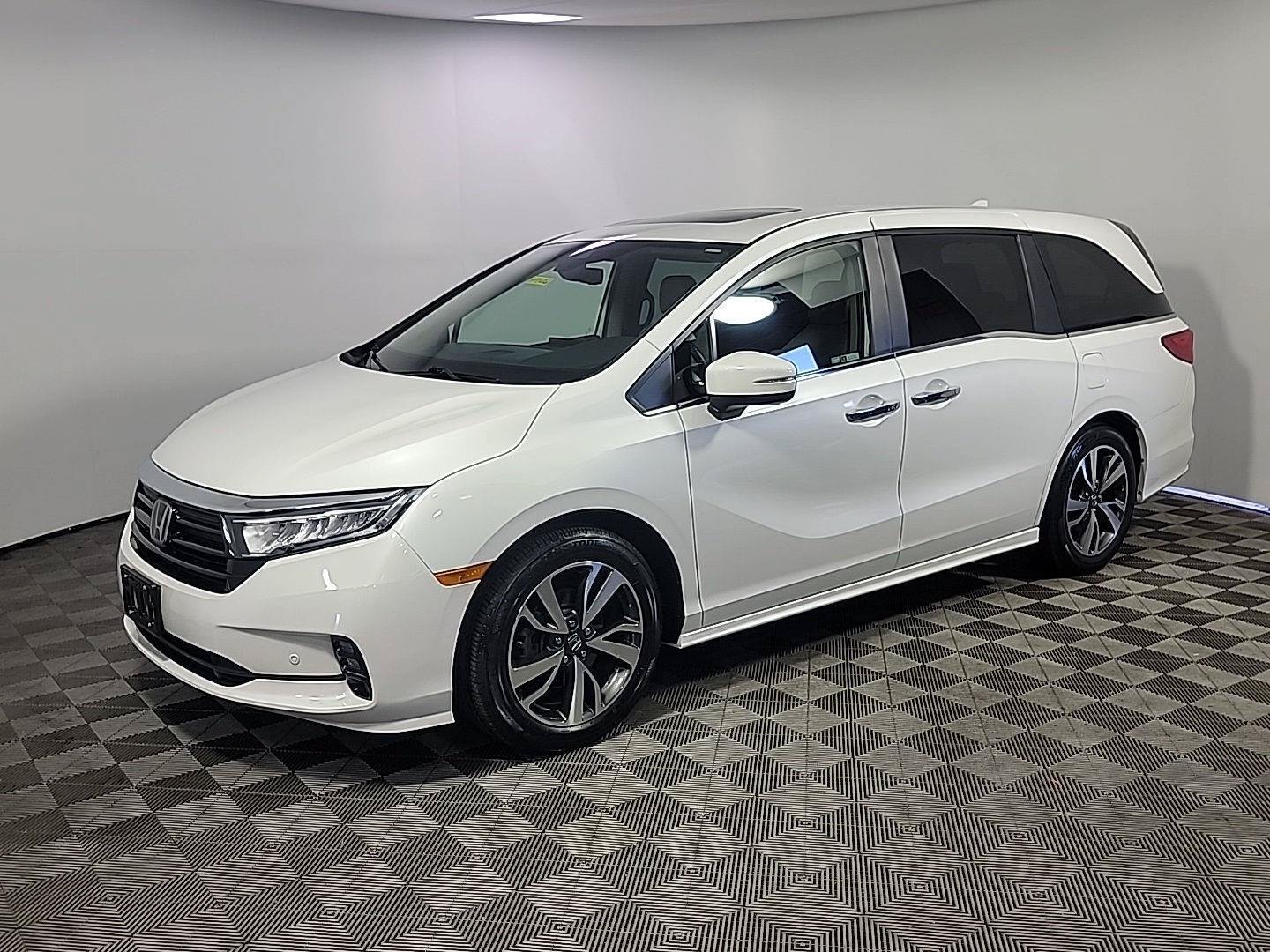 Certified 2022 Honda Odyssey Touring image 12