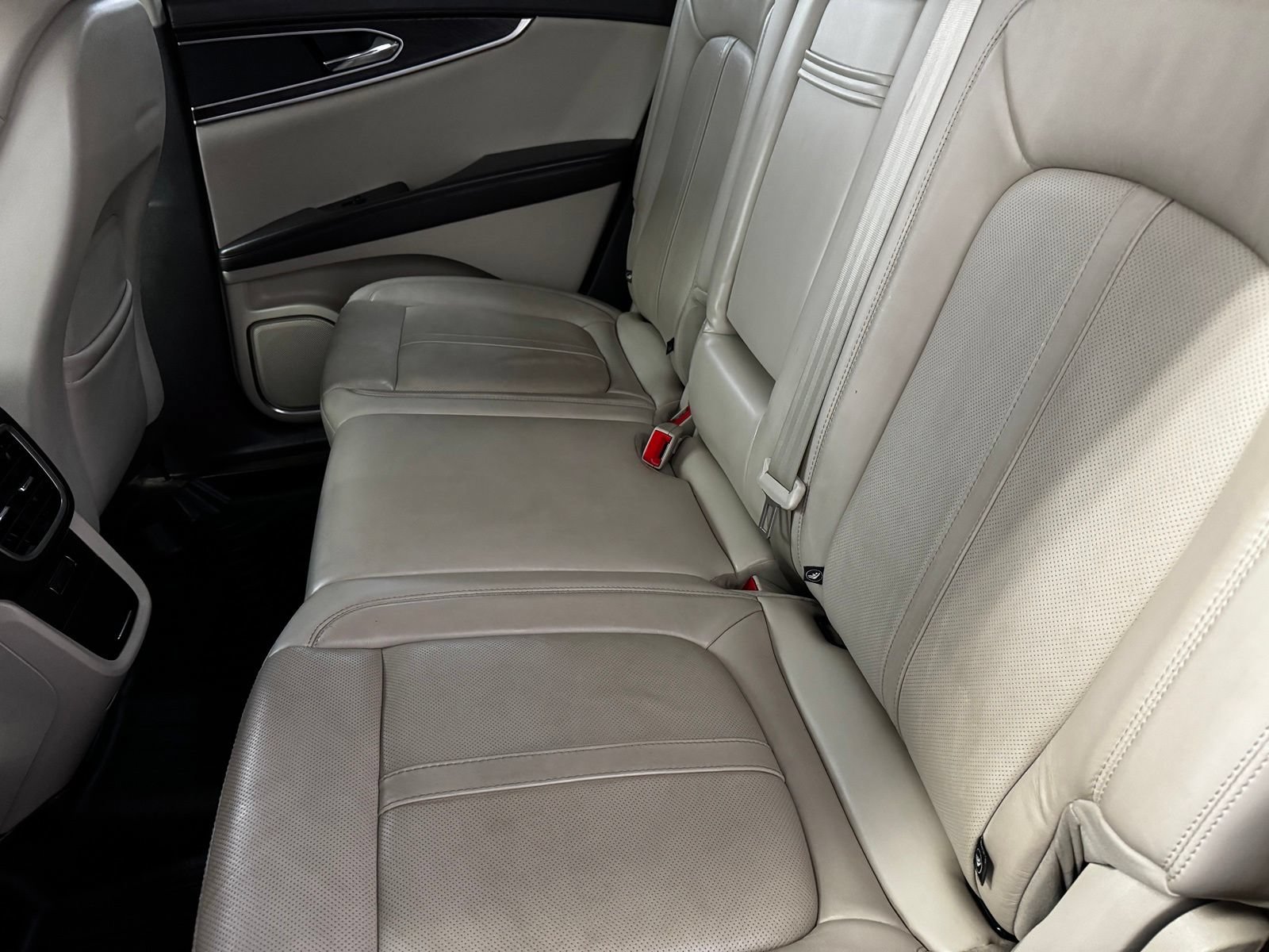 Used 2018 Lincoln MKX Reserve w/ Driver Assistance Package AWD/4WD image 11