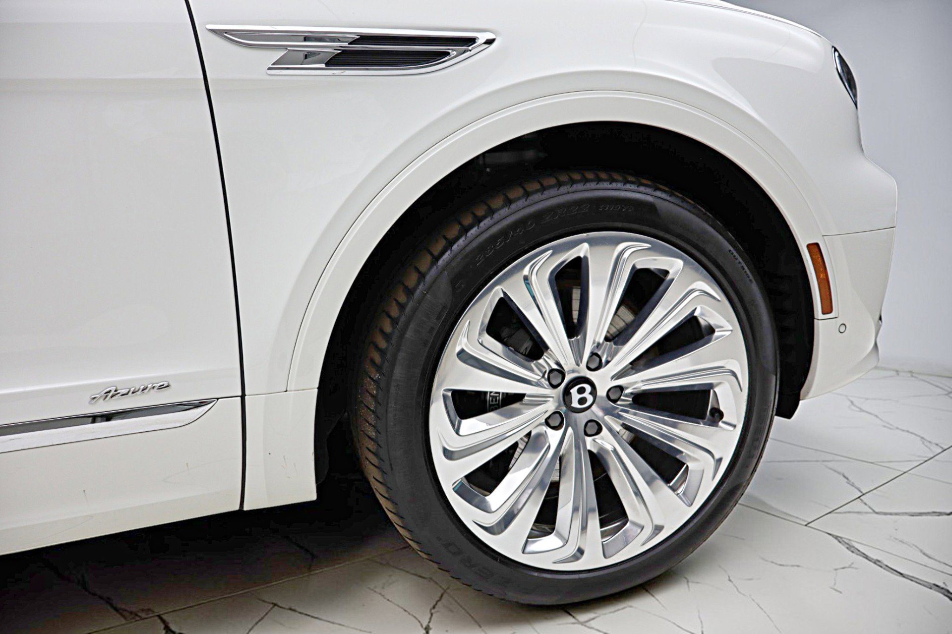 Used 2024 Bentley Bentayga image 20