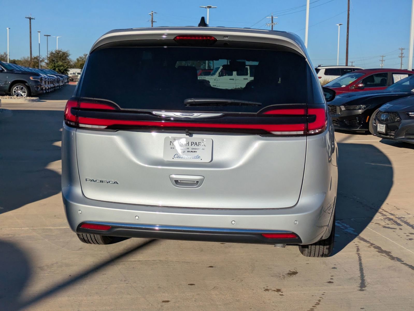 New 2026 Chrysler Pacifica Select image 4
