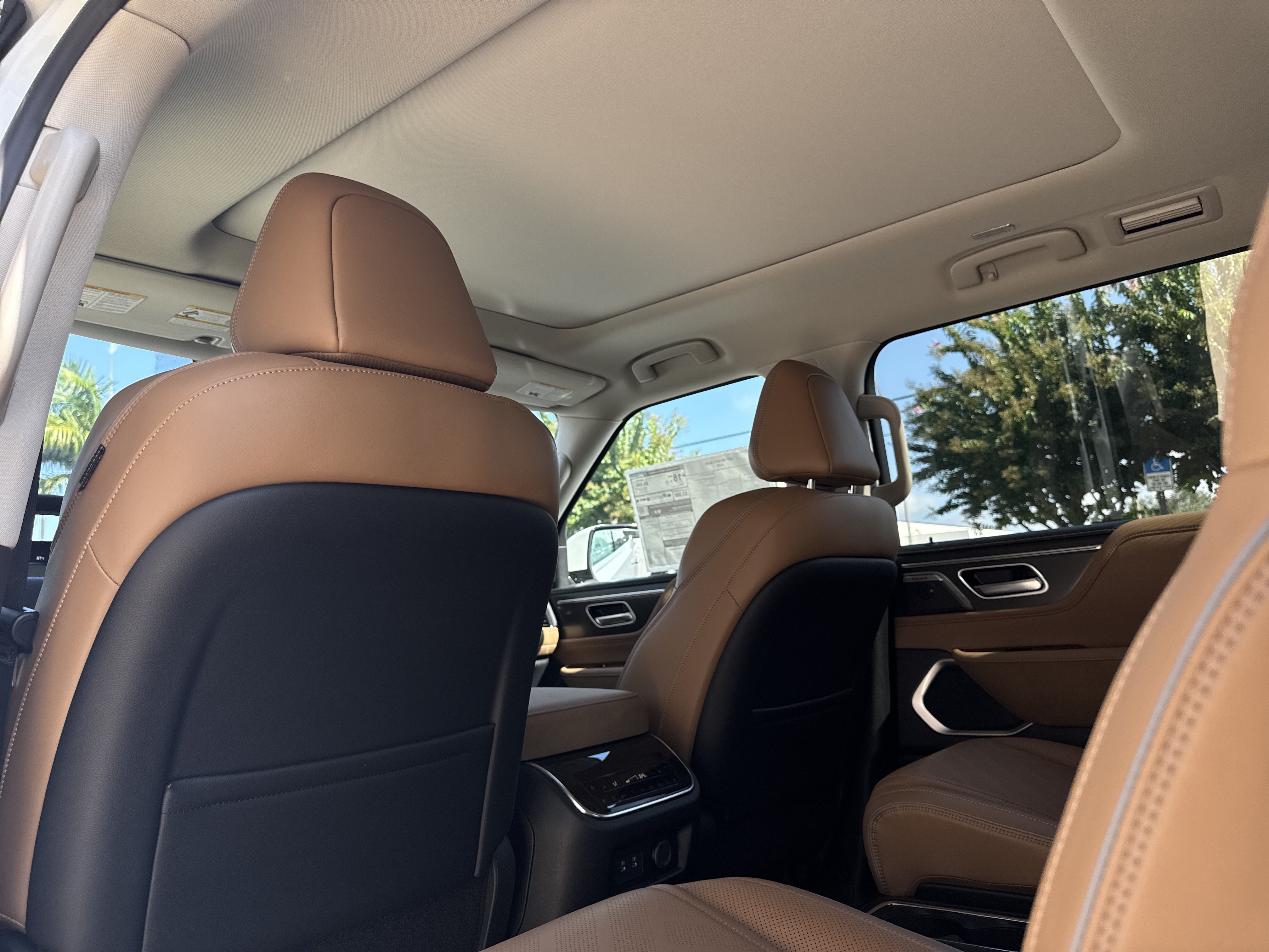 New 2027 INFINITI QX80 Luxe w/ Cargo Package RWD image 13