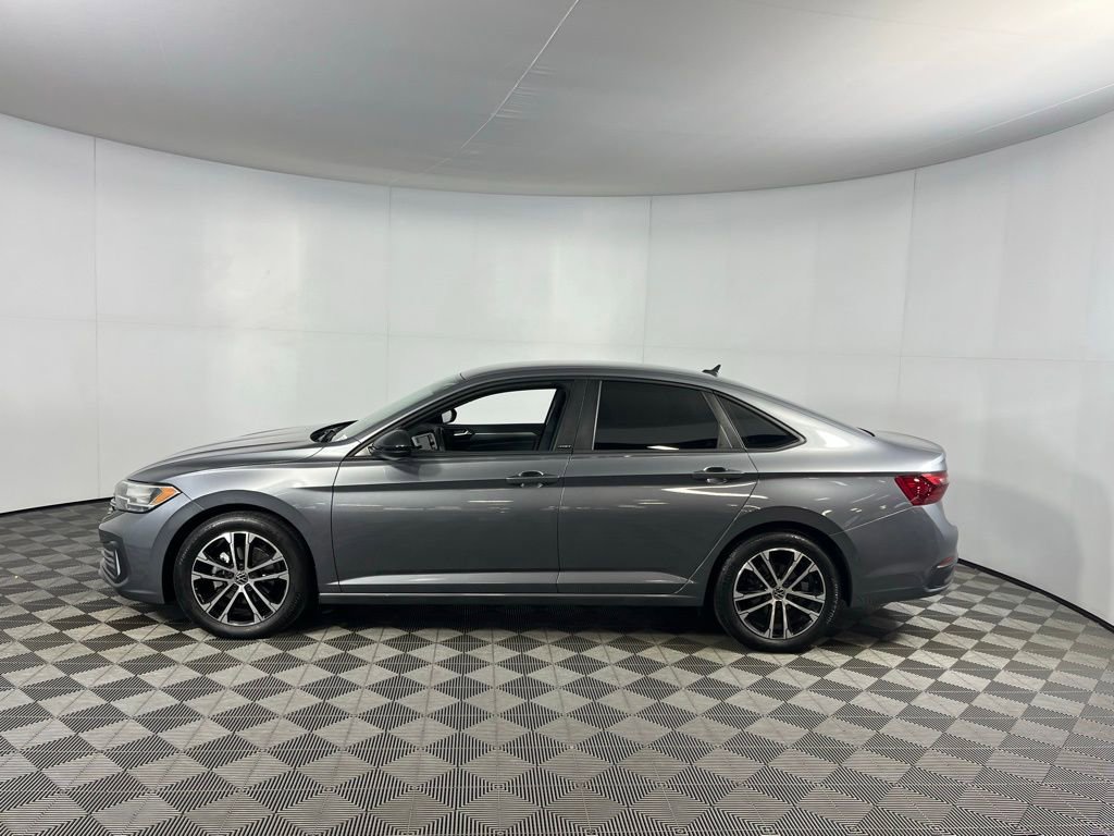 Used 2024 Volkswagen Jetta Sport image 10