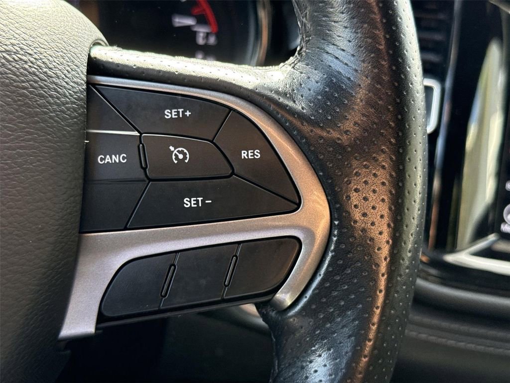 Used 2023 Dodge Durango SXT image 34