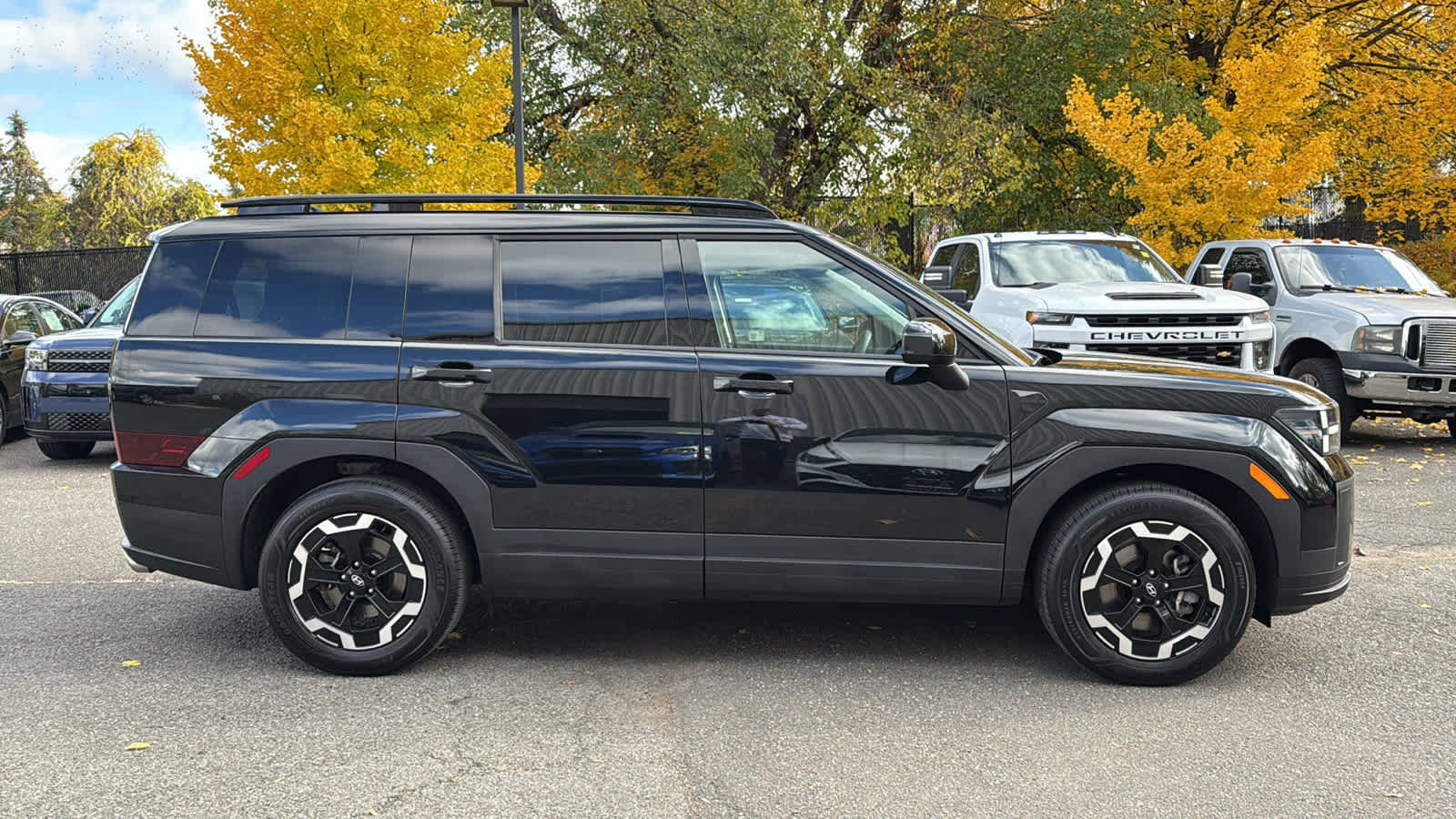 Used 2025 Hyundai Santa Fe SEL image 2