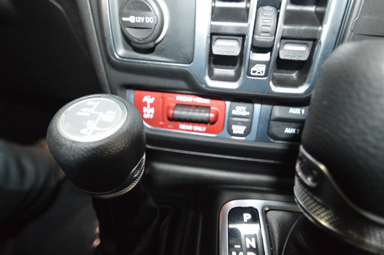 Used 2025 Jeep Wrangler Unlimited Rubicon 4xe w/ Safety Group AWD/4WD image 39