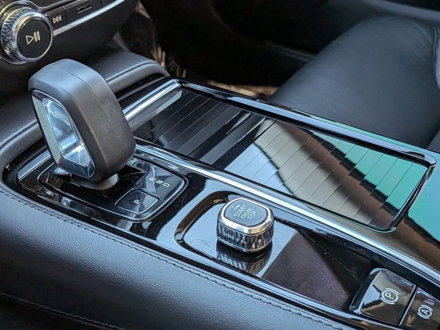 Used 2023 Volvo S60 T8 Plus image 12