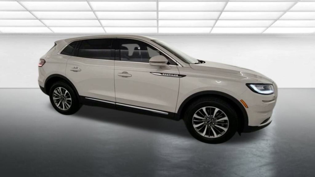 Used 2023 Lincoln Nautilus AWD image 9